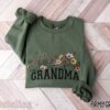 wildflowers grandma sweatshirt for new grandmother est 2024 plus size pregnancy announcement gift vggcr