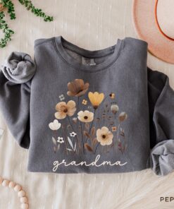 wildflowers grandma sweatshirt gigi shirt for christmas gifts crewneck sweatshirt unique gift for grandma hi5wb