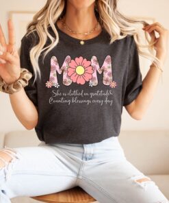 wildflowers mom shirt with bible verse she is clothed in gratitude strong mom shirt for empowered women counting blessings 0rkjh