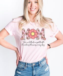 wildflowers mom shirt with bible verse she is clothed in gratitude strong mom shirt for empowered women counting blessings gbbdn