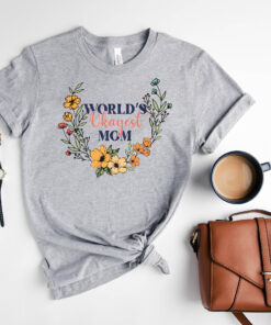 worlds okayest mom shirt funny mama t shirt for mothers day unique gift for moms and mothers day celebration 56bwj